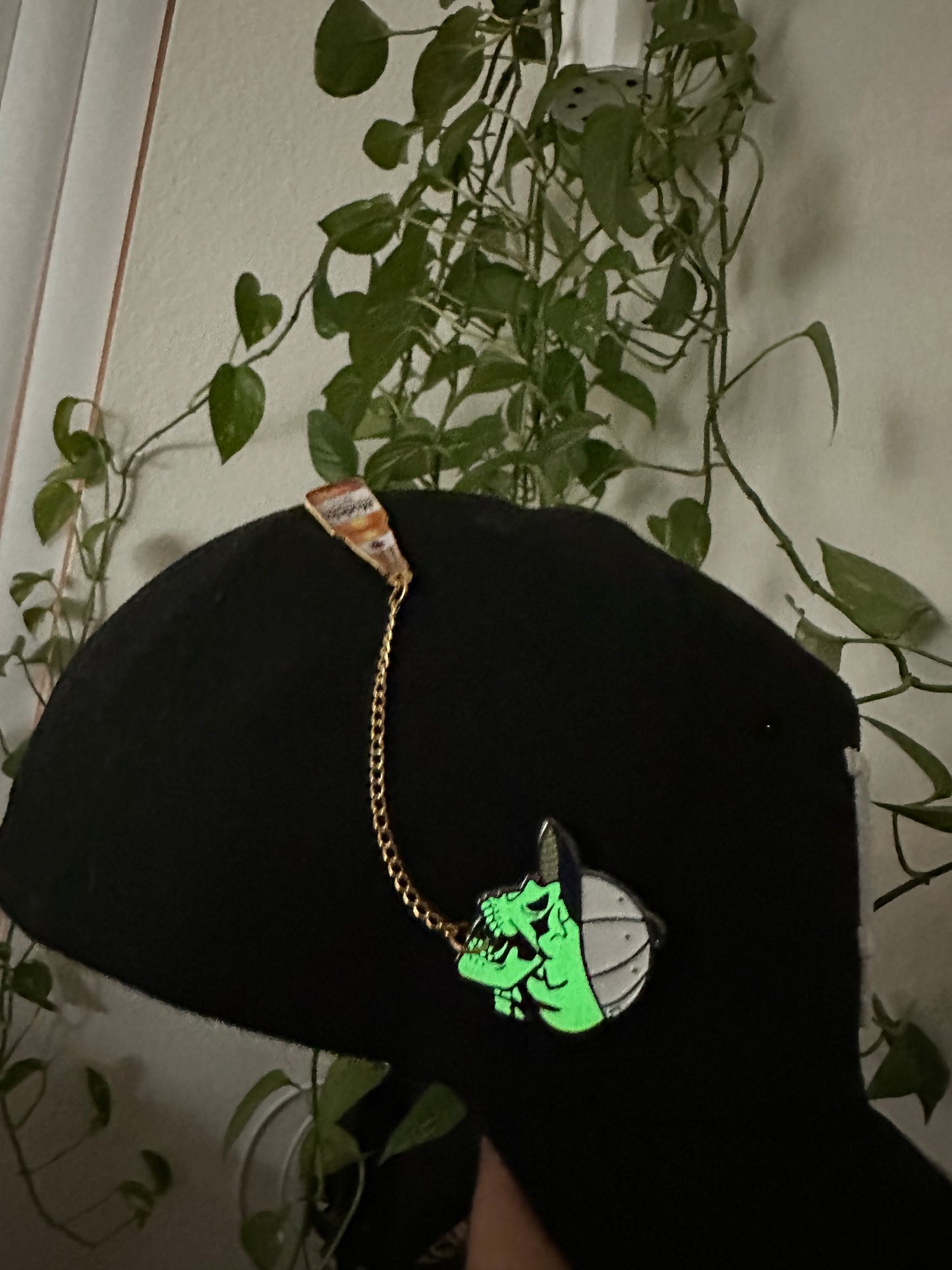 drinking Skull pin chain